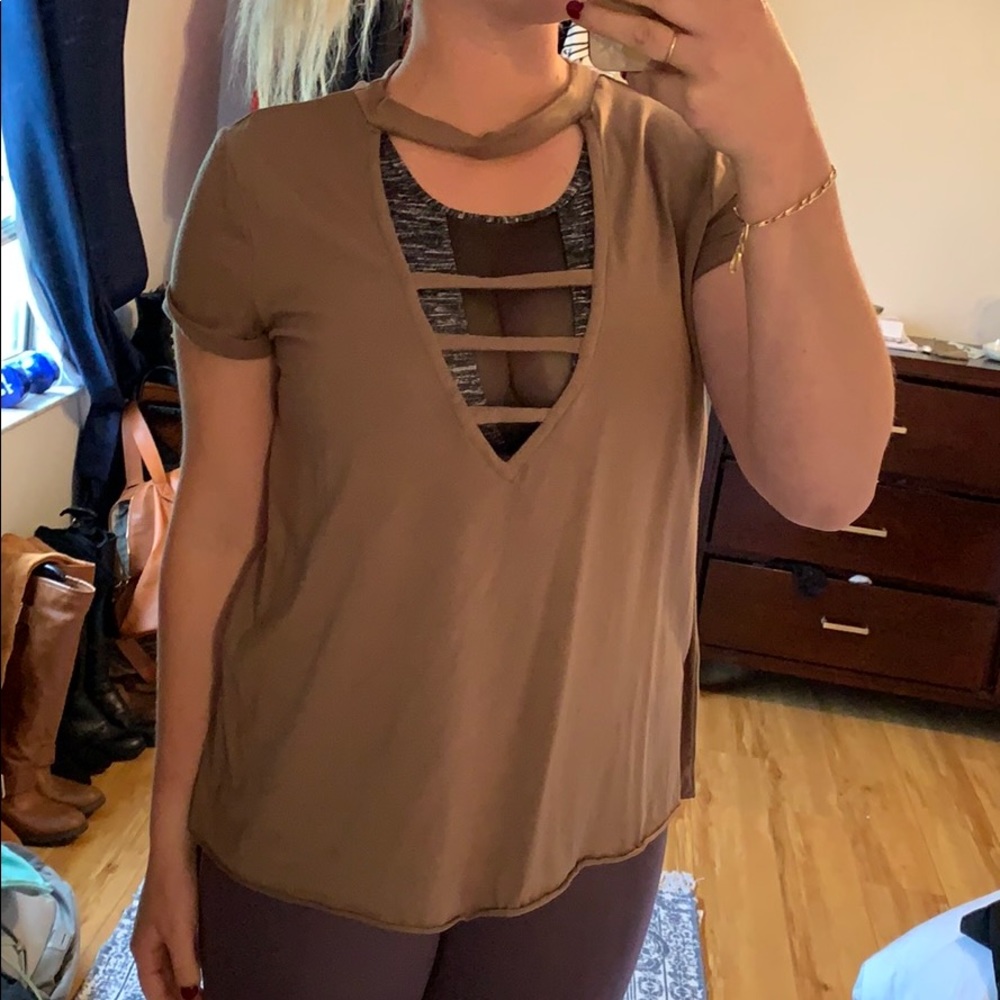 Worn once! T with choker